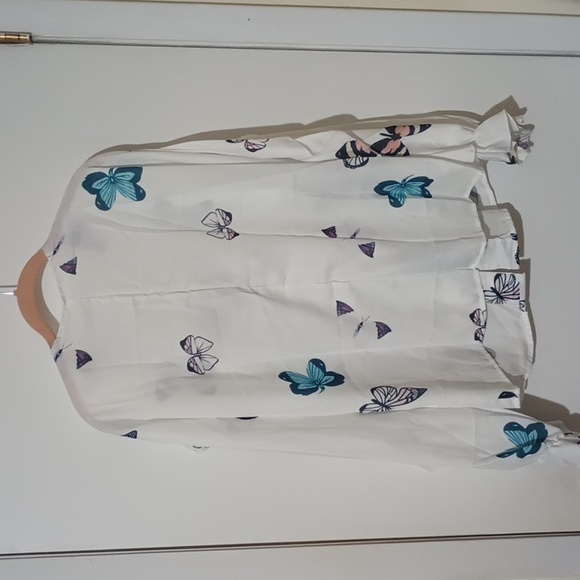 Butterfly XL Button Front V-Neck Long Sleeve with Elastic Cuff - Picture 4 of 5